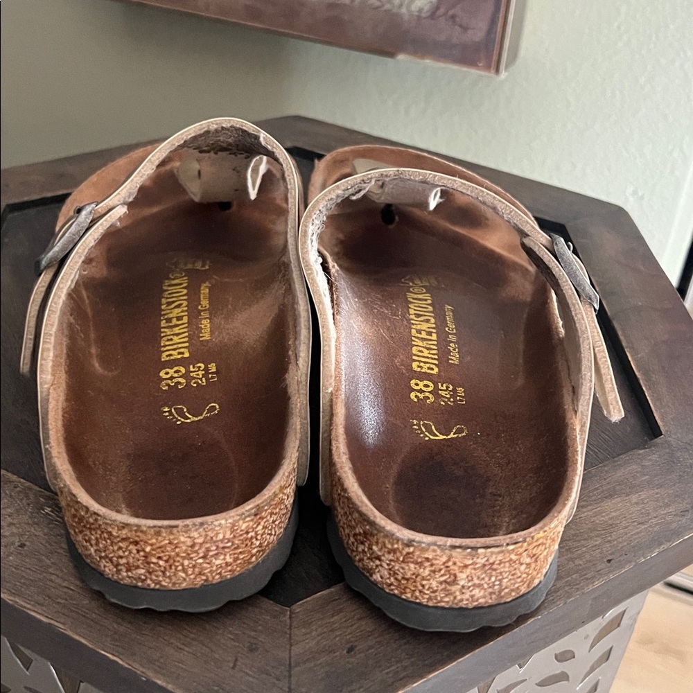 ๐ 1 hour sale. Birkenstock, size 38 EU (7.5 US) Gold Shimmer and Tan sandals - Picture 5 of 9